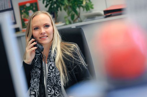 Jennifer Raupp beantwortet in der Corona-Hotline Fragen von verunsicherten Bürgern. Foto: Lichtgut/Max Kovalenko
