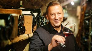 Weinexperte Andreas Scherle in seinem exquisiten Weinkeller Foto: Lichtgut/Leif Piechowski