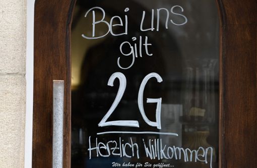 Am Mittwoch tritt die Corona-Alarmstufe in Baden-Württemberg in Kraft – es gibt einige Beschränkungen für Ungeimpfte. Foto: AFP/THOMAS KIENZLE