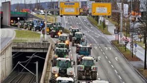 Tausende Traktoren rollen durch Stuttgart – Polizei setzt Hubschrauber ein