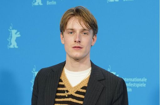 Schauspieler Louis Hofmann im Februar 2022 auf der Berlinale während der Präsentation des Films „Der Passfälscher“ Foto: dpa/Jörg Carstensen