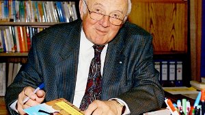 Der Kinderbuchautor Otfried Preußler ist tot. Er starb am Montag in Prien am Chiemsee im Alter von 89 Jahren. Foto: dpa