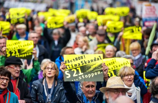 Die Demonstranten fordern die Abkehr vom Megaprojekt Stuttgart 21. Foto: Lichtgut/Max Kovalenko