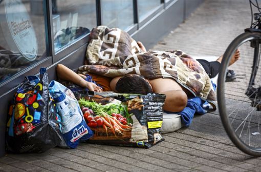 Der Gehweg als Wohnzimmer: In Stuttgart ist die Quote der Wohnungs- und Obdachlosen besonders hoch. Foto: Lichtgut/Julian Rettig