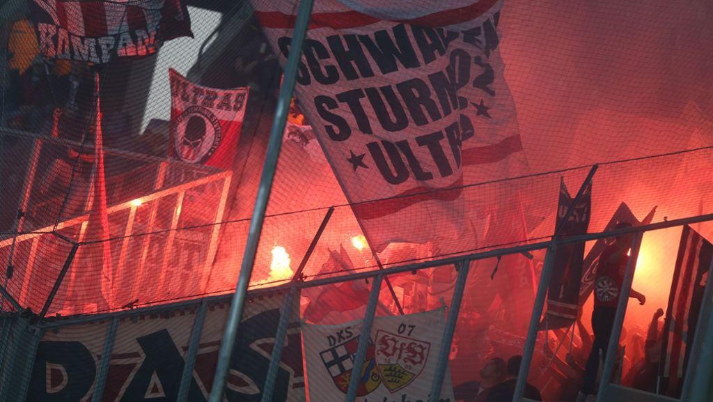 VfB Stuttgart: Stuttgarter Ultras schlagen auf Gladbach-Fans ein