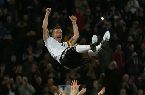 Hoch soll er leben: Lukas Podolski, der Fußball-Weltmeister von 2014. Foto:  