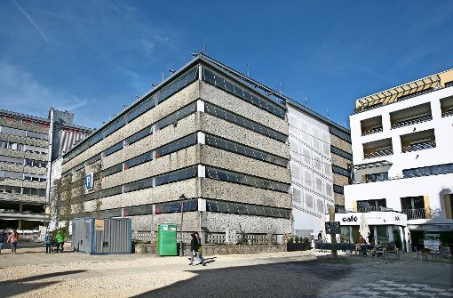 Die triste Fassade des Parkhauses Friedrichstraße ist der Stadtverwaltung ein Dorn im Auge. Foto: Horst Rudel