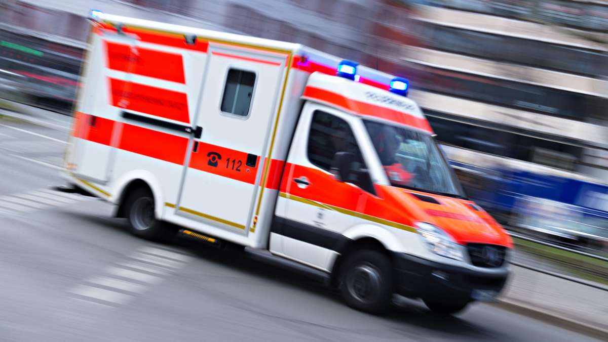 Unfall auf Baustelle in Sulzbach an der Murr: Bein eines Bauarbeiters von Lkw eingeklemmt