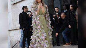 Jennifer Lopez macht Paris unsicher. Foto: imago/ABACAPRESS