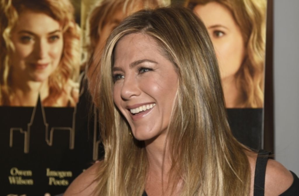 Die frisch verheiratete Jennifer Aniston (46) strahlte auf der Premiere zu ihrem neuen Film „Broadway Therapy“. In der Komödie spielt sie eine Therapeutin, deren Ehemann (gespielt von Will Forte) mit einem Callgirl anbandelt.  Foto: AP