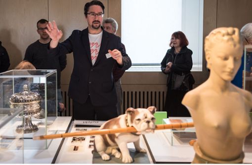 Museumsdirektor Torben Giese berichtet in der Ausstellung, wie sich das Stadtmuseum im ersten Betriebsjahr geschlagen hat. Foto: Lichtgut/Max Kovalenko