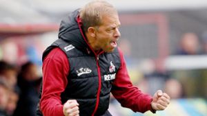 Kölns Trainer Markus Anfang feuert seine Mannschaft an. Foto: dpa