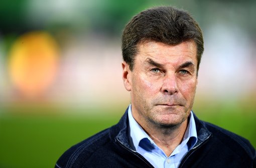 Am Montagmorgen leitete er noch das Training, nun hat Wolfsburg den Trainer Dieter Hecking entlassen. Foto: Bongarts