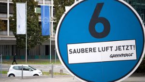 Die Einführung der blauen Plakette in Stuttgart muss weiter warten. Foto: dpa