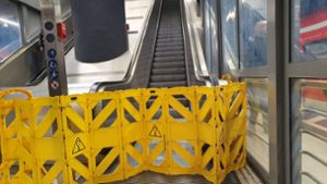 Rolltreppe gesperrt: Seit Monaten dasselbe Bild  am Stuttgarter Hauptbahnhof. Wann geht es endlich wieder aufwärts? Foto: /Wein