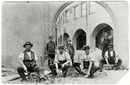 Gänsheide, Wagenburgschule, Pflasterer, 1912 Foto: Sammlung Gohl/Muse-O