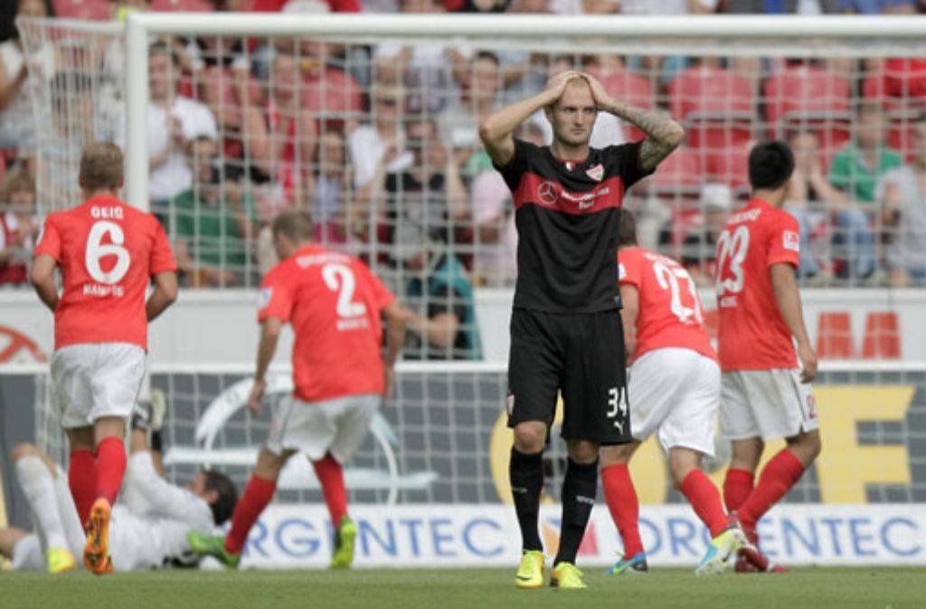 11. August 2013: Der VfB verpatzt seinen Start in der Bundesliga ordentlich. Der FSV Mainz 05 um Coach Thomas Tuchel zeigt den Schwaben beim 3:2 die Grenzen auf.