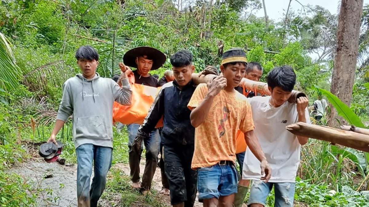 Badai: Tanah longsor setelah hujan lebat: Sedikitnya 14 orang tewas di Indonesia