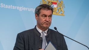 Markus Söder (CSU) erklärt in fünf Punkten, warum Hubert Aiwanger im Amt bleiben soll. Foto: Peter Kneffel/dpa/Peter Kneffel