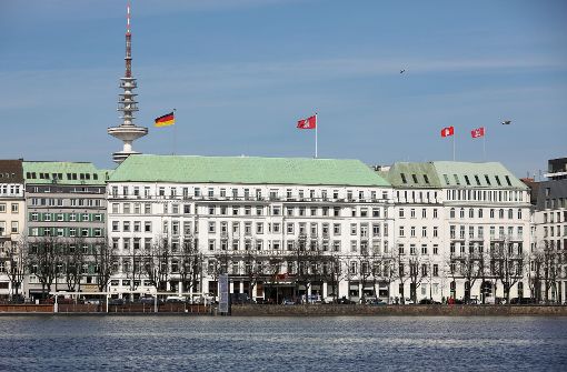 Im Hotel Vier Jahreszeiten sollte der König von Saudi-Arabien während des G20-Gipfels in Hamburg wohnen, sein Besuch wurde allerdings kurzfristig abgesagt. Foto: dpa