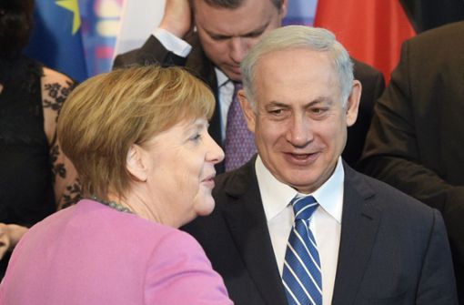 Bundeskanzlerin Angela Merkel (CDU) und Israels Ministerpräsident Benjamin Netanjahu stehen 2016 im Rahmen der Deutsch-Israelischen Regierungskonsultationen im Bundeskanzleramt. Foto: dpa