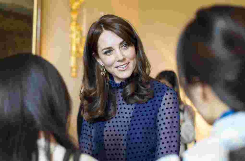Herzogin Kate und ihr Man, Prinz William, sind auf Reise in Südasien. Dort treffen sie unter anderem auf das Königspaar von Bhutan.