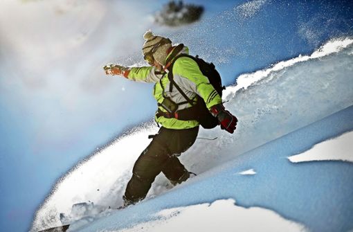 Gespür für Schnee: Jogi März auf einem Snowboard aus eigener Produktion am Ifen im Kleinwalsertal Foto: Yorck Dertinger