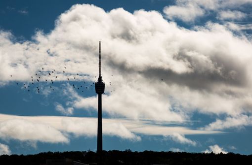 Auch aus der Ferne schön: der Stuttgarter Fernsehturm Foto: dpa