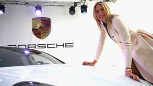 Maria Scharapowa mit ihrem Porsche Panamera GTS Foto: Getty Images Europe
