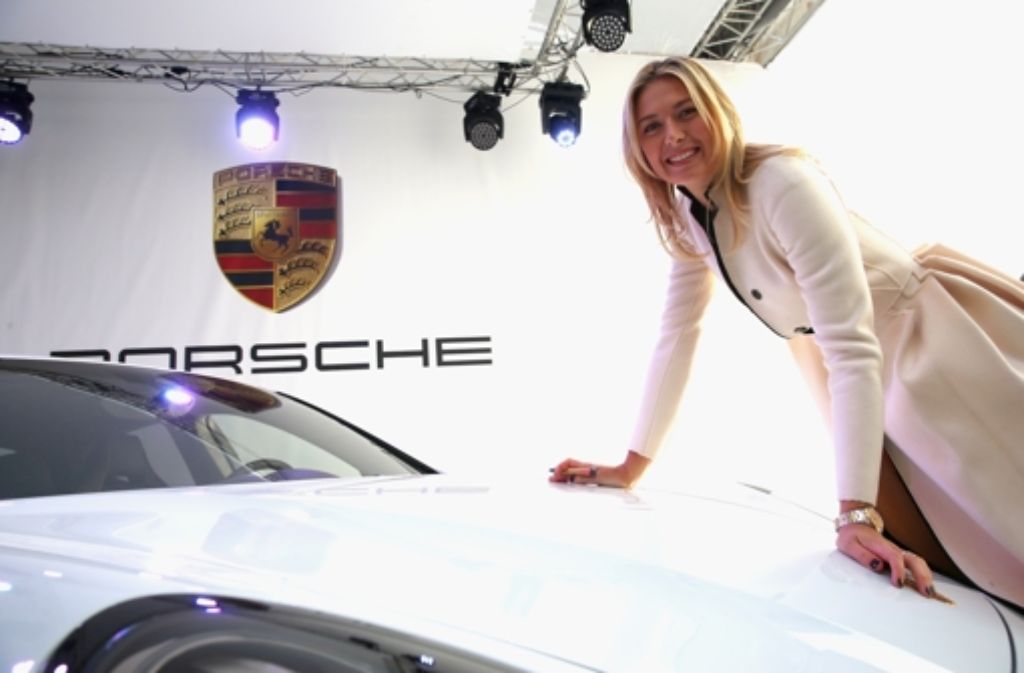 Maria Scharapowa mit ihrem Porsche Panamera GTS