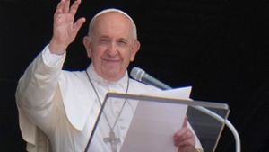 Papst Franziskus muss sieben Tage das Krankenbett hüten