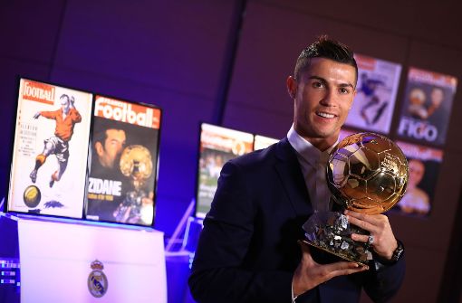 Der portugiesische Europameister Cristiano Ronaldo ist zum vierten mal zum Weltfußballer gewählt worden. Foto:  