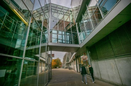 Die Hochschule Esslingen hatte den Fall um rechtswidrig bezahlte Leistungsbezüge im Oktober 2021 öffentlich gemacht Foto: Roberto Bulgrin