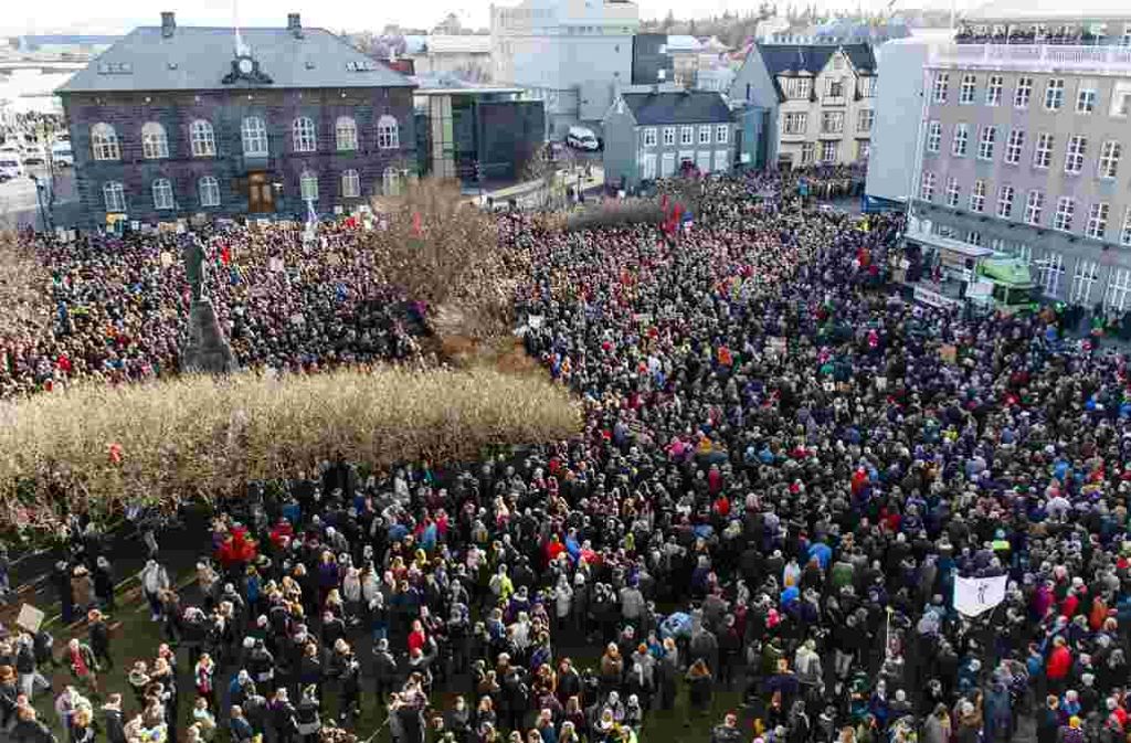 Tausende wütende Isländer haben nach den „Panama Papers“-Enthüllungen gegen ihren Ministerpräsidenten Sigmundur Gunnlaugsson demonstriert.