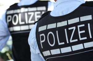 Stuttgart-Botnang: Radfahrer raubt Fußgängerin aus – Polizei sucht Zeugen