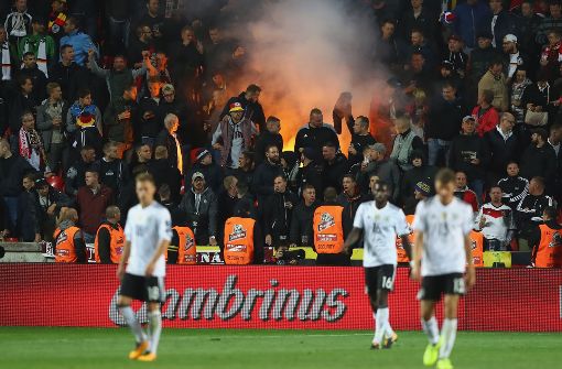 Das Länderspiel Tschechien gegen Deutschland wurde überschattet vom Fehlverhalten einiger mitgereister Anhänger. Foto: Bongarts