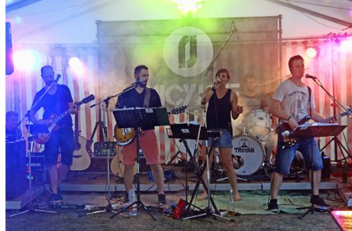 Juicy Joe haben am Wochenende beim Sommerfest  gezeigt, dass sie für die Musik brennen. Foto: privat