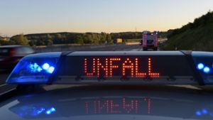 Nach einem Unfall auf der A5 nahe Kronau floss der Verkehr am Mittag wieder.  (Symbolfoto) Foto: dpa/Stefan Puchner