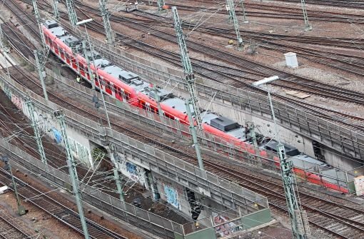Zwölf Frauen und Männer beobachten für uns das Stuttgart-21-Gelände. Wie haben unsere Bau-Wächter das S-Bahn-Chaos am Hauptbahnhof erlebt? Klicken Sie sich durch die Bildergalerie. Foto: Kraufmann