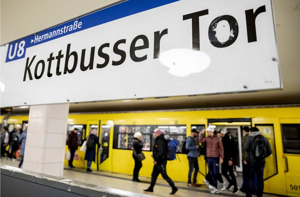 Ein Todesfall am Kottbusser Tor hat die Bundeshauptstadt erschüttert. (Symbolbild) Foto: dpa/Christoph Soeder