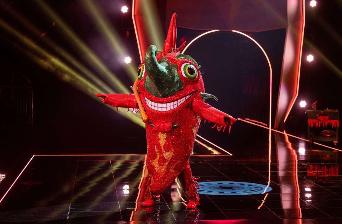 „Tagesschau“-Chefsprecher Jens Riewa ist als erster Prominenter bei der Musik-Show „The Masked Singer“ enttarnt worden.