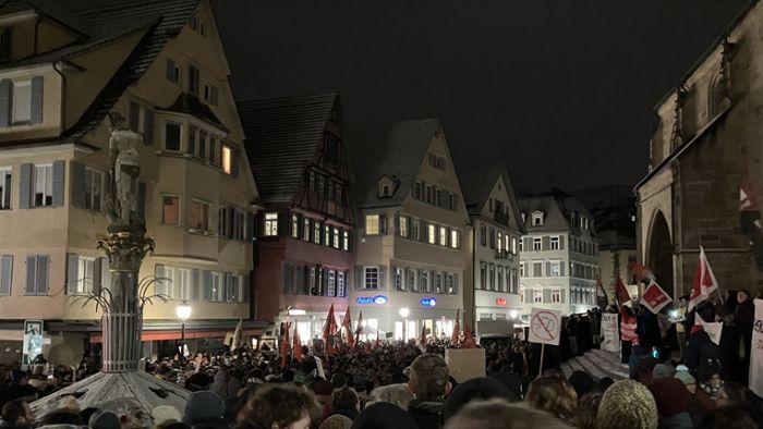 In Tübingen demonstrieren rund 1500 Menschen gegen die AfD