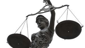 Die Richter am Tübinger Landgericht haben einen 51-Jährigen wegen erpresserischen Menschenraubs zu sechseinhalb Jahren Gefängnis verurteilt. (Symbolfoto) Foto: dpa