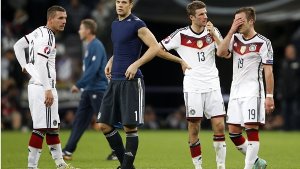 Bedient: Podolski, Neuer, Müller und Götze (v. li.) beim 1:1 gegen Irland Foto: dpa