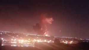 Explosion in Chemiefabrik erschüttert Flughafen