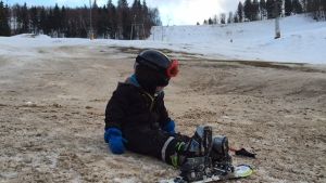 Gegen unten wurd’s in Tailfingen bereits etwas bräunlich – für einen letzten Skitag reichte der Schnee aber noch Foto: Weier