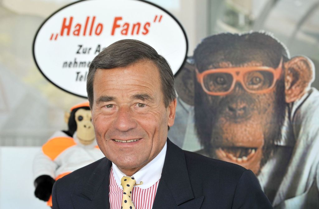 Trigema-Chef Wolfgang Grupp und sein bekannter Schimpanse aus der Werbung. Foto: Archiv/dpa