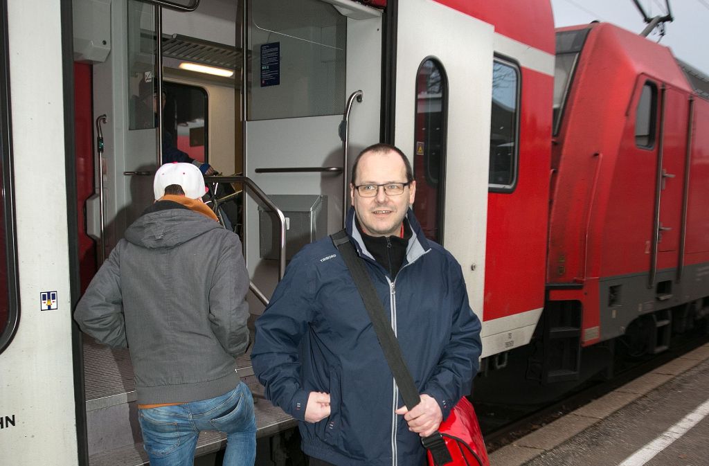 Ein Bild mit Seltenheitswert: Fast pünktlich verlässt Sven Detzer den Zug in Süßen.