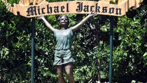 Eine der Statuen in Michael Jacksons Neverland Ranch Foto: imago/ZUMA Wire