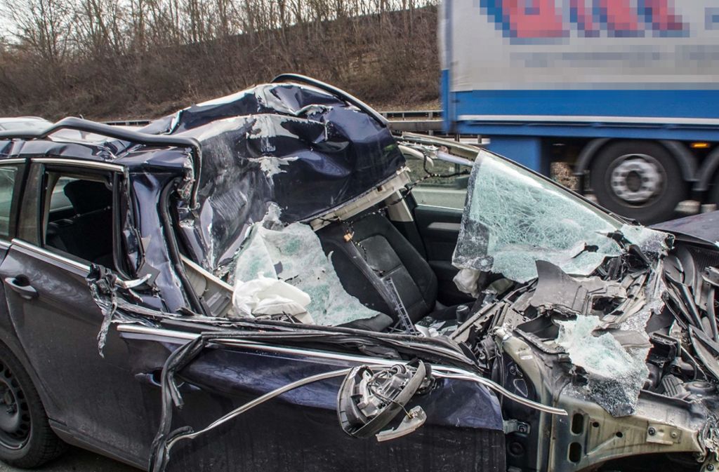 Der VW der 27 Jahre alten Fahrerin nach dem Unfall.